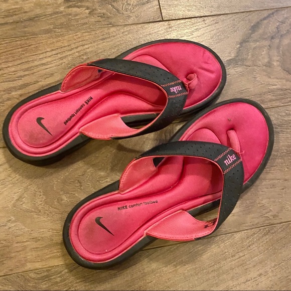 Nike slippers - Picture 1 of 3